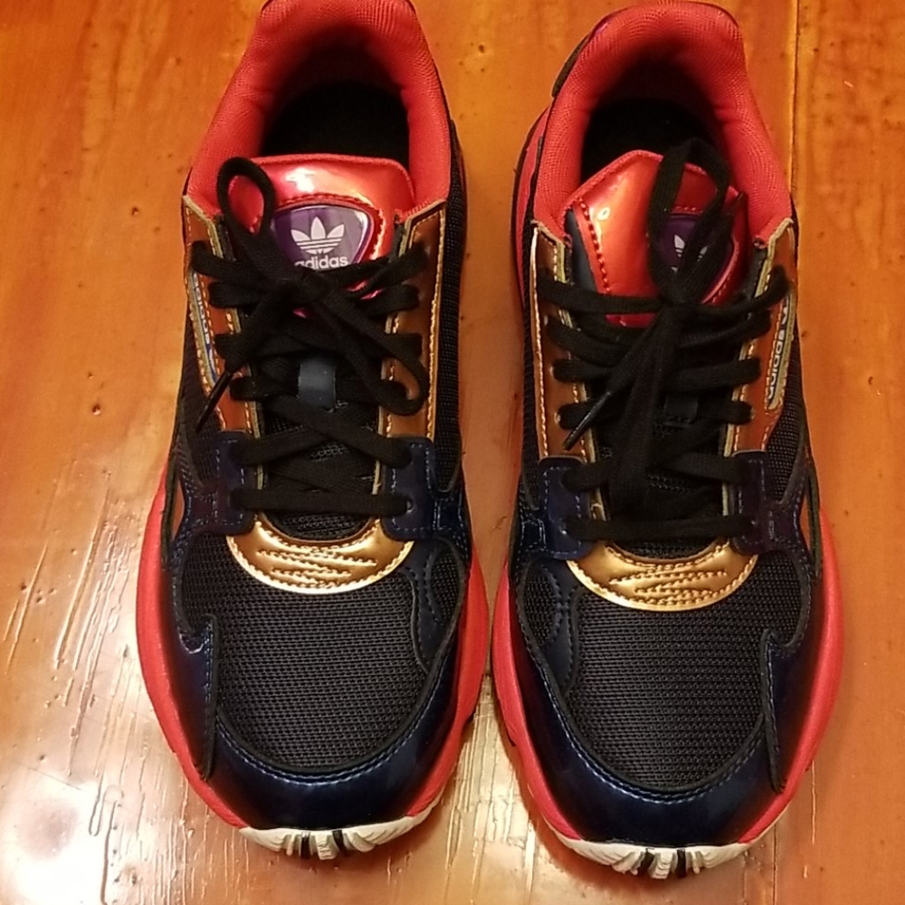 Adidas CG6632 Multi-colored Falcon